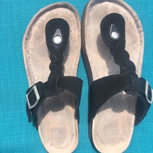 Muk Luks Size 8 Oxford Marshall Black Suede Sandal